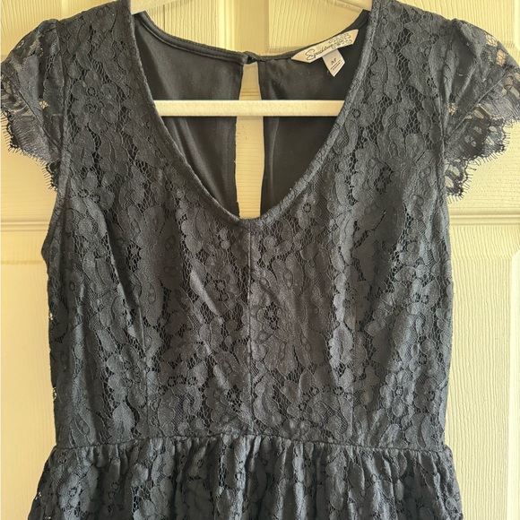 Black lace dress - Picture 2 of 7